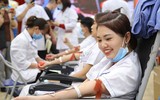 Ngắm những nữ hộ sinh xinh đẹp hiến máu trong ngày lễ tình nhân